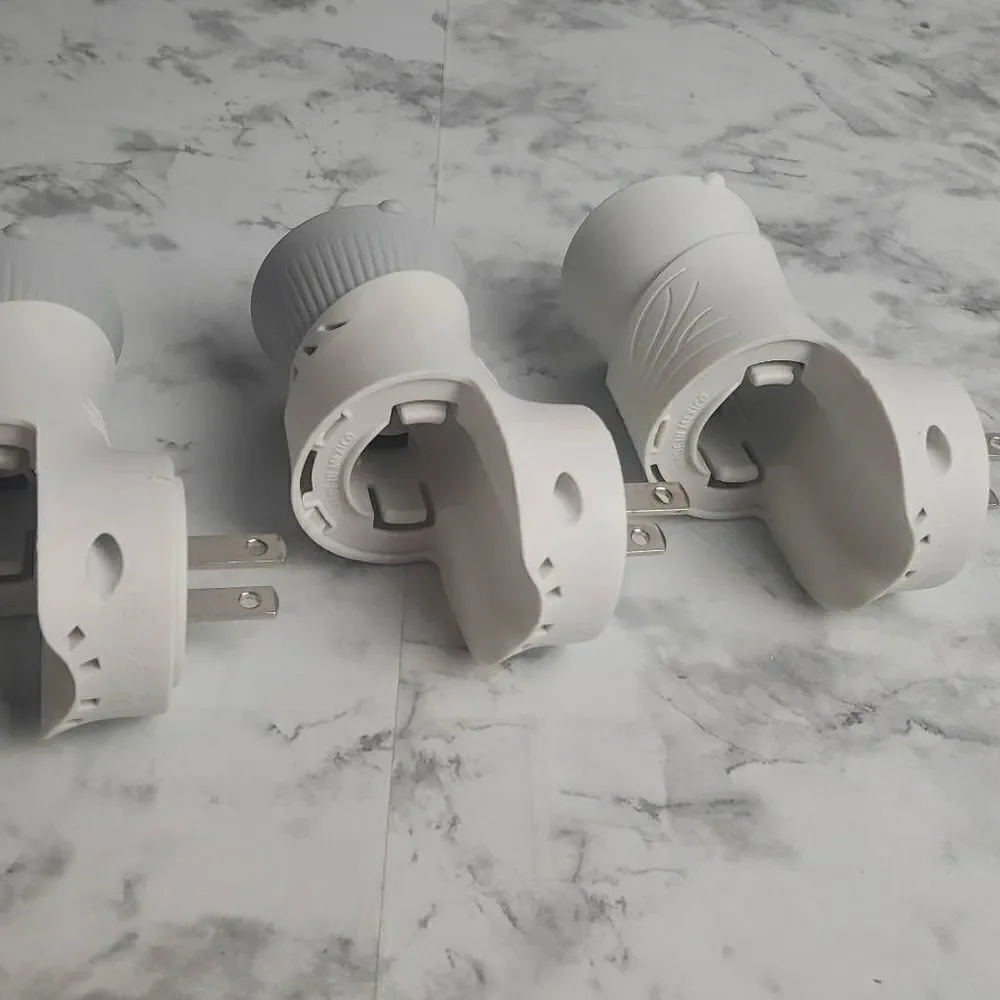 5 Preowned Airwick Plug Diffusers‎